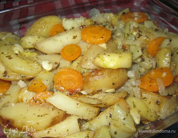 Овощи выкладываем в форму и запекаем в заранее разогретой до 200 градусов духовке около часа (в зависимости от духовки). Приятного аппетита! 