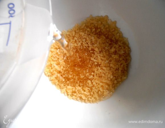 Сначала замачиваем желатин тёплой водой... Если не уверены в своём желатине, то можно и 20 г взять!