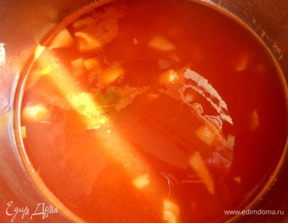 В это время лук уже сварился в соке.