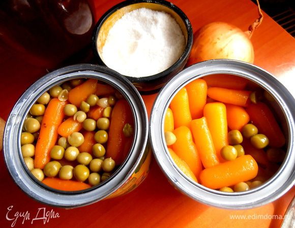 Далее я открыла пару баночек такого микса, так как просто томатное желе мне показалось скучно)))