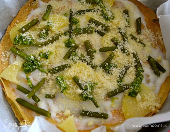 И сверху присыпаем тертым сыром.  