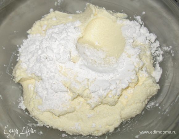 Добавить крахмал. Я добавляла крахмал частями, смотрела сколько необходимо. 