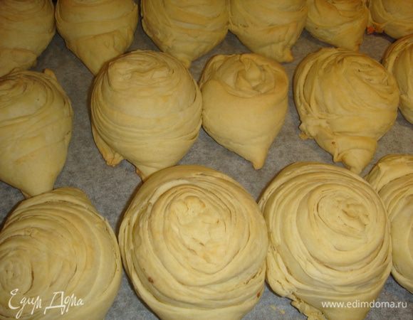 Готовое бадамбура присыпаем сахарной пудрой. Приятного аппетита!