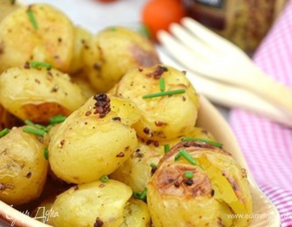 Поставить форму в духовку и выпекать около 30–40 минут — до золотистого цвета. Сразу же подавать!