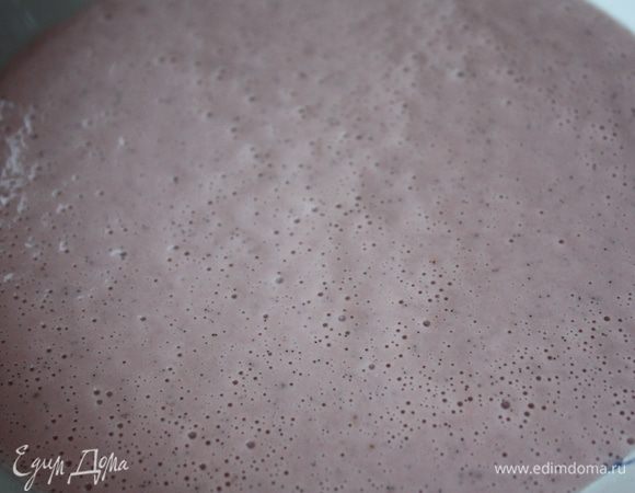 Остудим до 45 градусов примерно и добавим порезанное сливочное масло, все пробъем блендером. накроем пищевой пленкой и в холодильник.