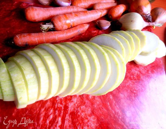 Кабачок моем и нарезаем на кольца...