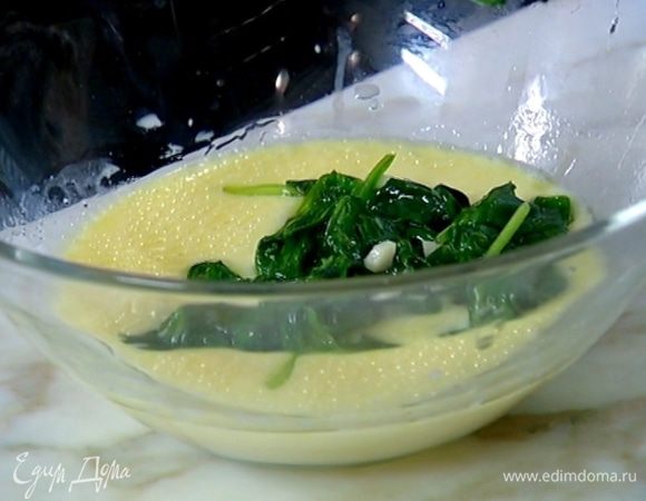Добавить шпинат с чесноком, все вымешать.