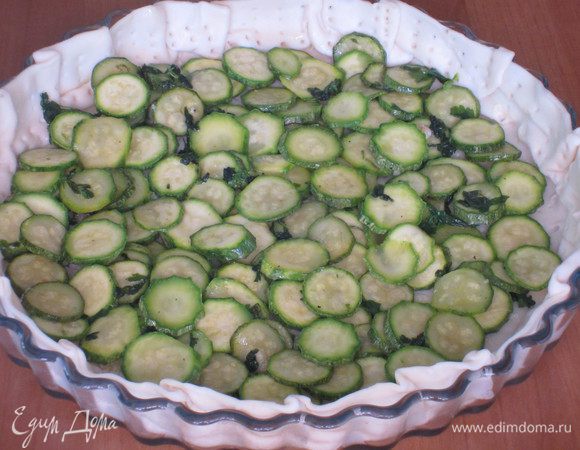 Выложить цукини.....