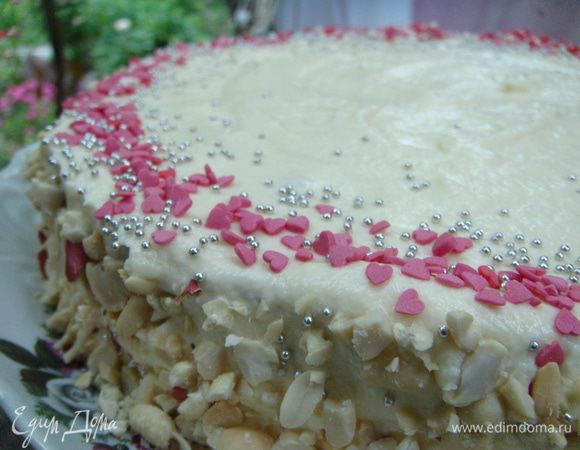 Собрать торт, промазав слои кремом. Обмазать борта и верх торта кремом, украсить по желанию.

Приятного праздничного чаепития мне ) и вам!

Voilà и Bon Appétit !)
