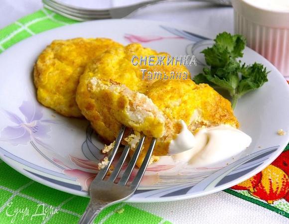 Подаём горячими со сметаной. Приятного аппетита!