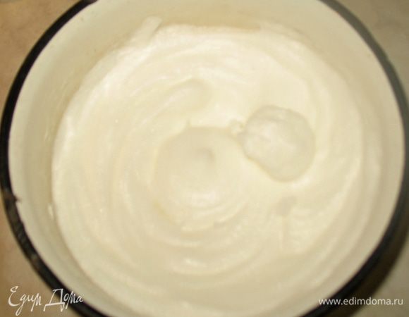 Взбить белки.