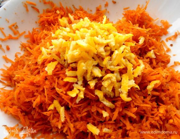 Добавляем цедру половины лимона или апельсина...