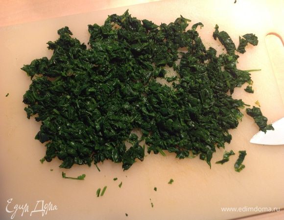 Мелко нарезать шпинат
