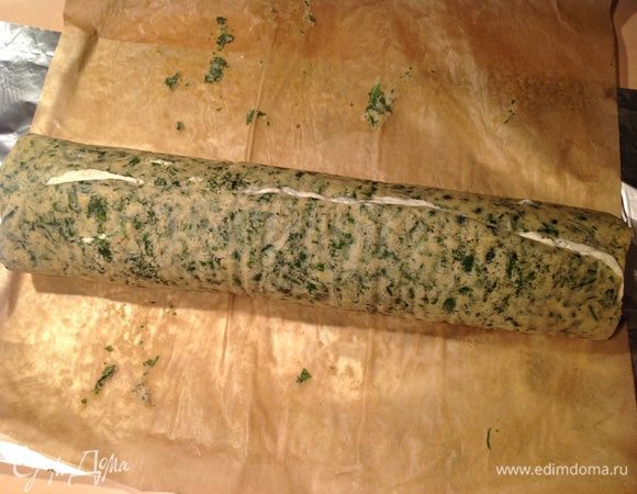 Сворачиваем в рулет, оборачиваем в фольгу или пергамент и кладем в холодильник..... настоятся и пропитаться!