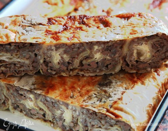 Ну, и традиционно - в разрезе. Получается все, как я люблю: теста мало, жиров мало, зато вкусно! Гречка обыкновенная - не запрещается, сыра побольше - не запрещается, сливочное масло - не запрещается!!! Да и вообще - ничего не запрещается!
