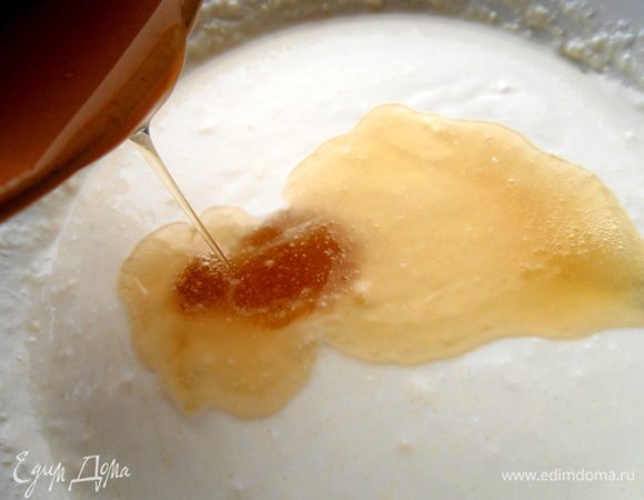 Желательно при этом быстро перемешивать...., но у меня обе руки были заняты)))