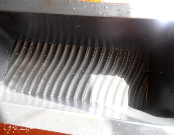 Форму "кирпичик" ничем не смазываем...