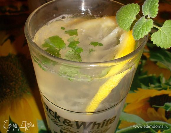 Залить предварительно охлажденной водой и хорошо размешать. 