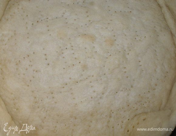 Наколоть вилкой и выпечь при 180 градусов 10 минут.