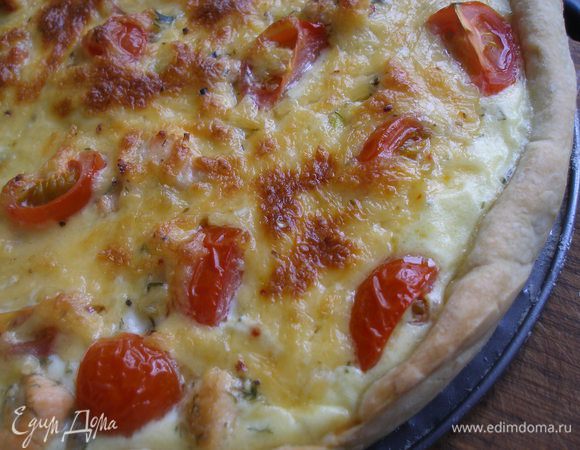 Выпекать пирог при 180 градусах 15-20 минут.Рыба получается сочная, овощи ароматными. Приятного аппетита!!)))