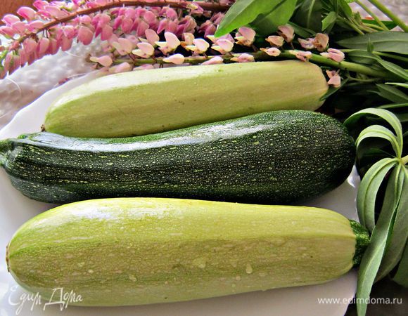 Подготовить кабачки (цукини), хорошо промыть.