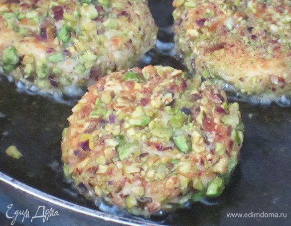 В сковороде разогреть масло и обжарить сырники до золотистого цвета.