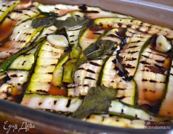 Достать из холодильника за полчаса перед подачей на стол. И..... buon appetito!!! )))