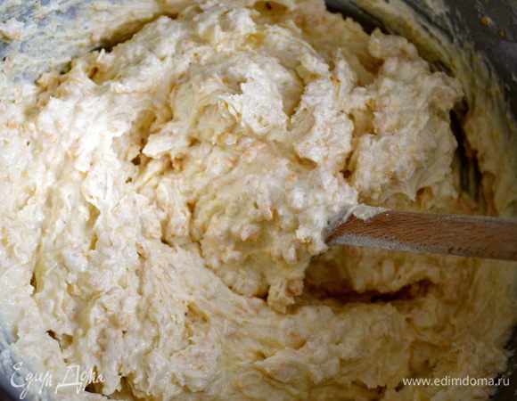 Тесто перемешать до однородного состояния.