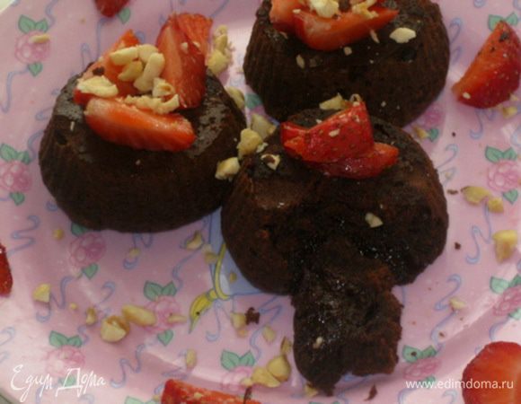 Подавать на стол с клубникой и молотым фундуком!