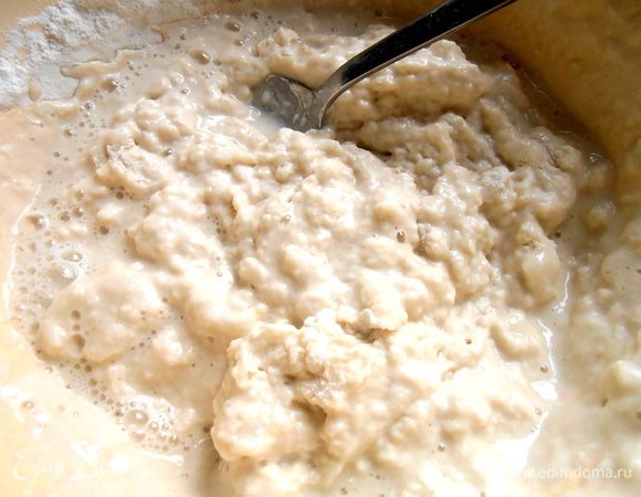 И быстро замешиваем тесто!