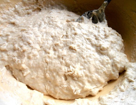 Вот такое тесто получается... По рецепту нужно 200 г муки,но в итоге пришлось добавить ещё 50 г.