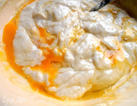 Тщательно перемешиваем... Если не хватает соли из отвара,досаливаем по вкусу. Тесто по структуре очень похоже на дрожжевое для оладьев)))