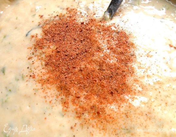 Так как в ней есть и сладкая паприка, можно взять треть ч.л.