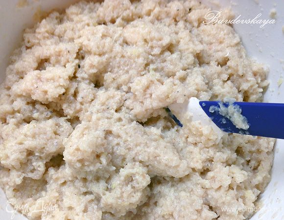 Все перемешать до однородной массы, поперчить и посолить.