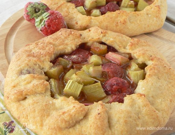 Выпекать при 180 гр. до румяности. Остудить и посыпать пудрой. Очень вкусно с шариком мороженого.
