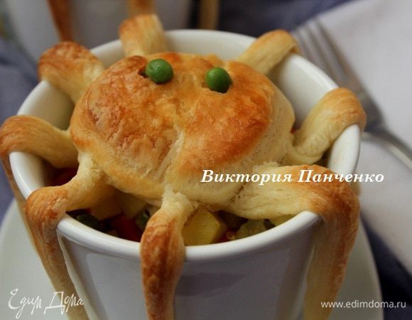 Смазать яйцом и запекать в разогретой духовке 15-20 минут.