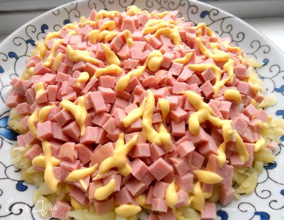 Немного майонеза... Кому его не хватит, можно добавить в порционной тарелочке.