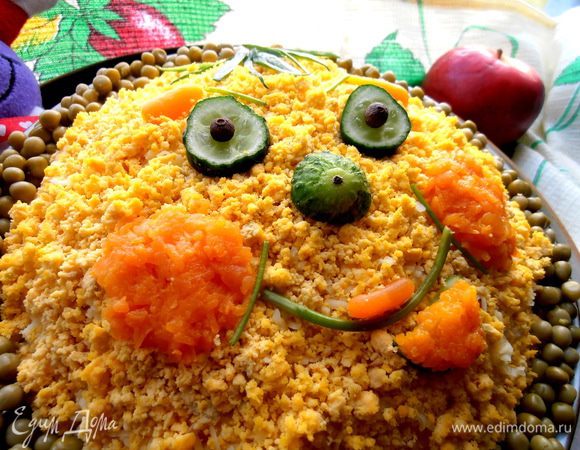 Да,... ротик-улыбку из стеблей укропа, но можно из пёрышка лука тоже)))