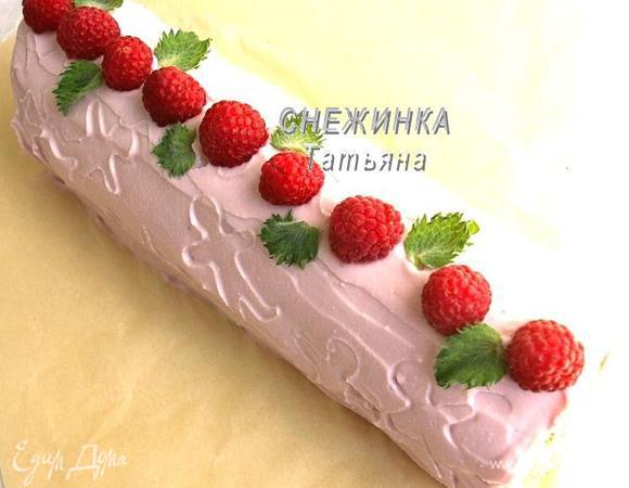 Сверху украшаем малиной и листиками мяты.