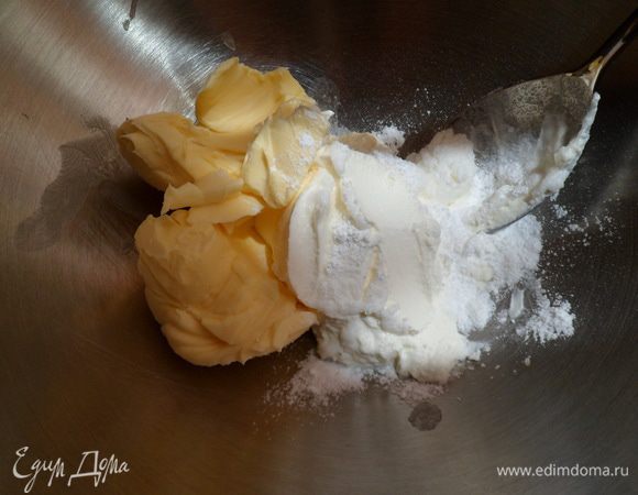 Смешиваем все ингредиенты для теста 
