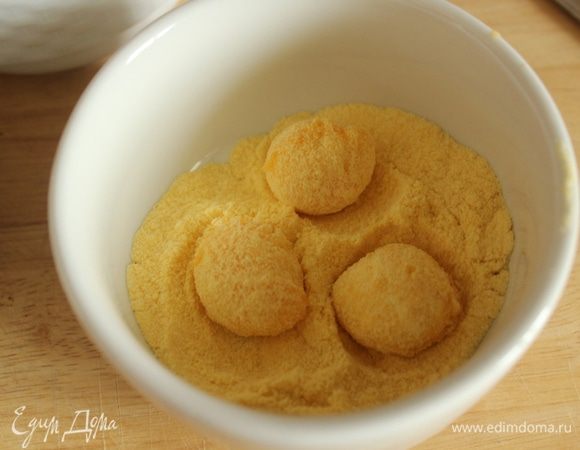 И обвалять в поленте.