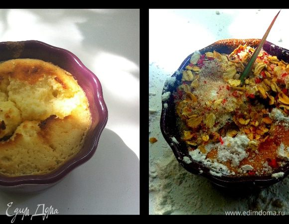 Готовим посыпку:
Смешать овсяные хлопья,кокосовую стружку,листья тимьяна и сахар.Влить экстракт ванили, 1 ст. л. масла и все хорошо перемешать. Выложить все на противень и поставить в духовку на 20 минут.