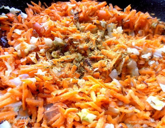 Присыпаем овощной приправой типа хмели-сунели...