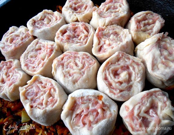 Заполняем всю сковороду...