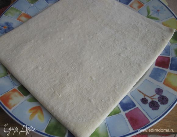 Вынуть тесто из холодильника. Дать ему немного постоять.