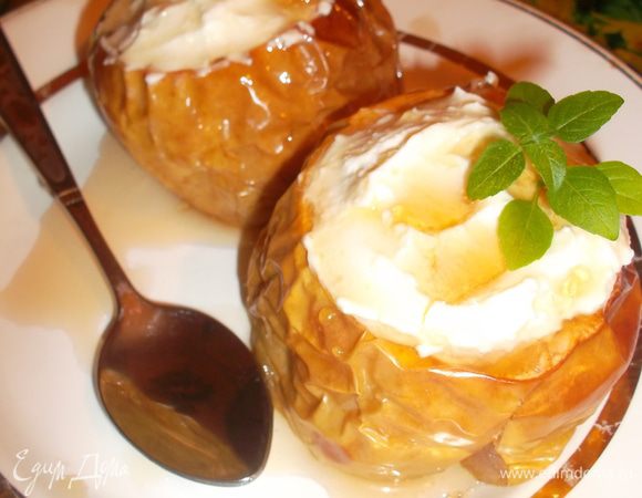 Полить сиропом, который стек с яблок во время запекания... Приятного аппетита:-))