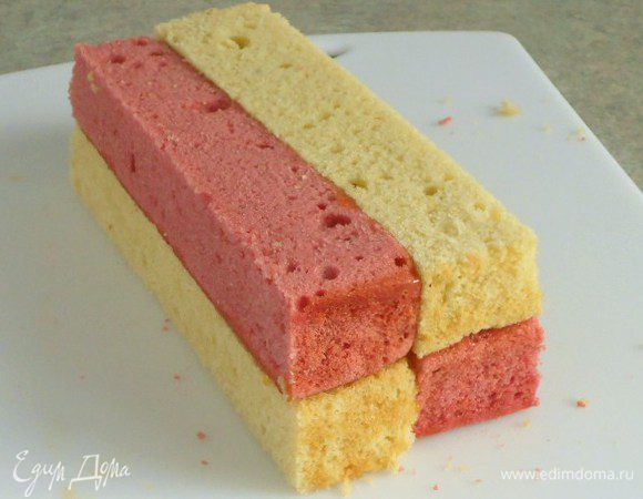 Соедините эти две пары в виде шахматной доски, плотно прижмите.