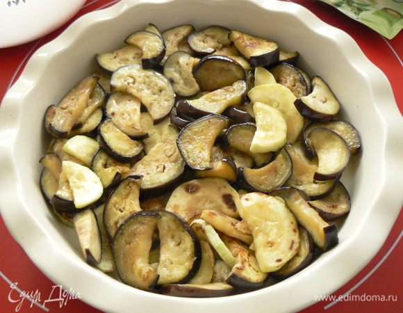 выложить овощи в форму