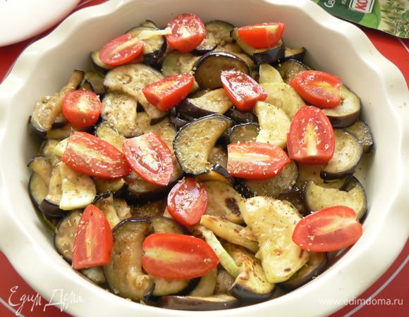 добавить порезанные помидоры