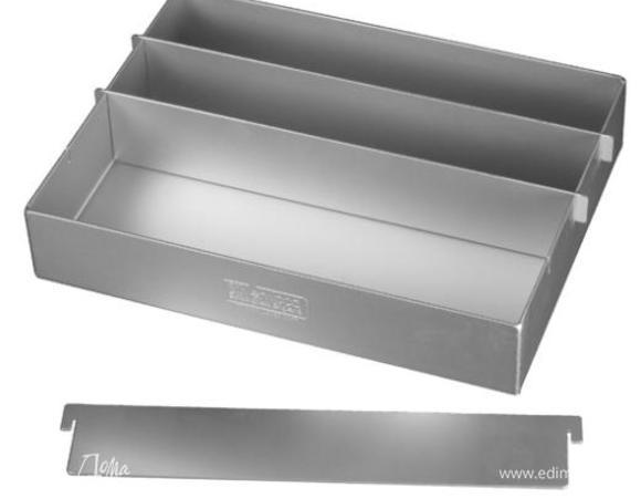 Вот так выглядит специальная форма для этого кекса. Кстати, на нижних моих  снимках ещё и баттенбергское кружево из тесьмы. Правда, у этой техники есть и другие названия.)))